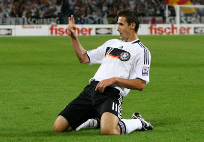 世预赛:克洛泽两射一传巴拉克点杀 德国4-0大胜