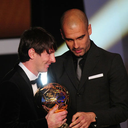 梅西意外荣膺首届FIFA金球奖 伊涅斯塔哈维落