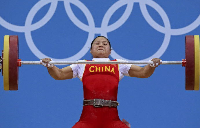 一名举重运动员举起的杠铃的质量是两百千克对吗