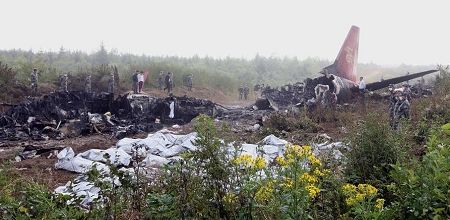 伊春空难调查报告公布 机长负直接责任