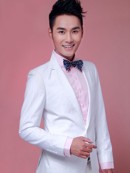 主持人陈竞跨界当话剧演员是一种挑战