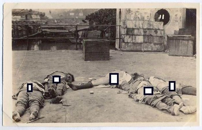 女性起义者尸体遭侮辱。