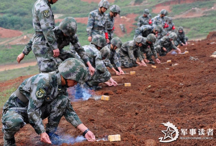 沉着冷静，点燃导火索。