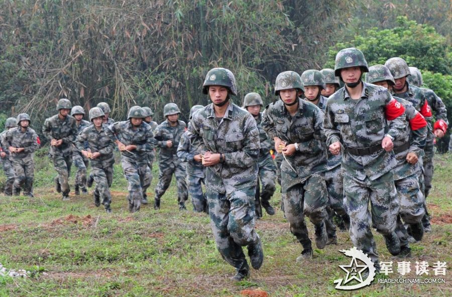 满怀信心跑步上场。