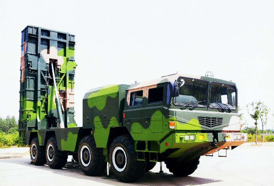 二、SY-400系列　　SY-400远程制导火箭弹是机动发射，但与普通火箭弹不同的是，它据称是全程采用GPS和惯性制导，精度远高于常规火箭弹，接近导弹的水平。射程也从200公里到400公里的各种猜测不等。在第八届珠海航展中，航天科工集团展出了SY300、SY400、BP-12A、B-611四种远程对地攻击武器。其中，可同时置备和发射SY400制导火箭弹与BP-12A战术导弹的新型远程攻击系统，令专业观众耳目一新。