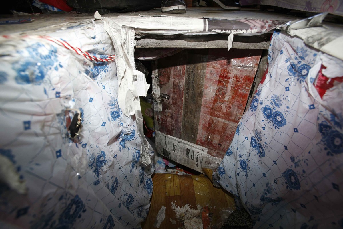 8月6日，浙江省嘉兴市秀洲区油车港镇濮家湾村蜡烛浜一带，河南信阳打工者陈小龙的出租屋里偷挖的地窖。 