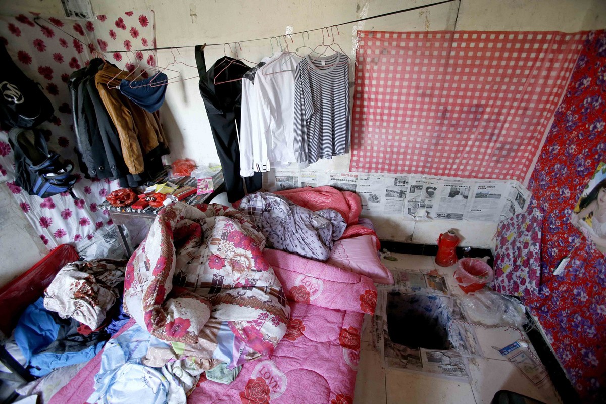 8月6日，浙江省嘉兴市秀洲区油车港镇濮家湾村蜡烛浜一带，河南信阳打工者陈小龙的出租屋里偷挖的地窖。 