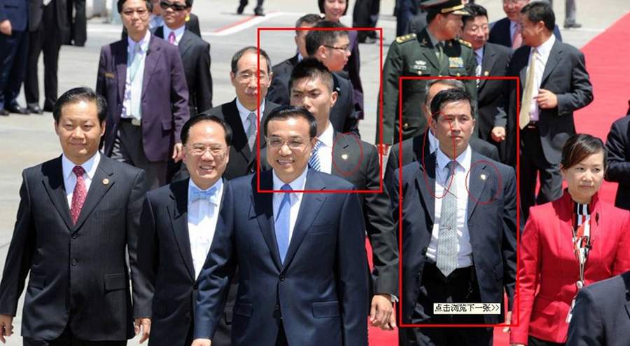 外出访问时伴随在身边的保镖，从图片可以看到保镖表情冷酷，伴随身边不离半步。