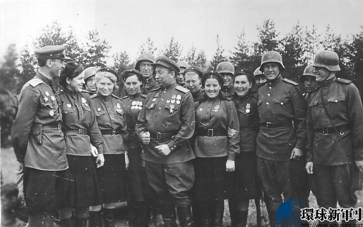 跟外国战俘有染的苏联妇女不仅冒着被开除出党、开除工作的风险，还有健康受损的风险，因为她们深知自己的行为不为纪律所允许，不为舆论所支持，所以常常偷偷堕胎。尽管如此，苏联妇女跟外国战俘保持密切关系的事件却始终屡禁不止。2005年5月20日，在俄罗斯布里亚特自治共和国的剧院舞台上，首次上演了一出以当年的日本战俘与苏联妇女的爱情为主题的戏剧，这出戏中的女主人公叫做多尔戈尔·桑德科娃，她爱上了一个日本战俘。多尔戈尔·桑德科娃知道，世俗环境不容许他们这么做，他们不可能永久地在一起，但她还是毅然迈出了这一步，并为他生下了一个女孩。后来这名战俘回到了日本，一直到很多年之后他们才得以重新相见。