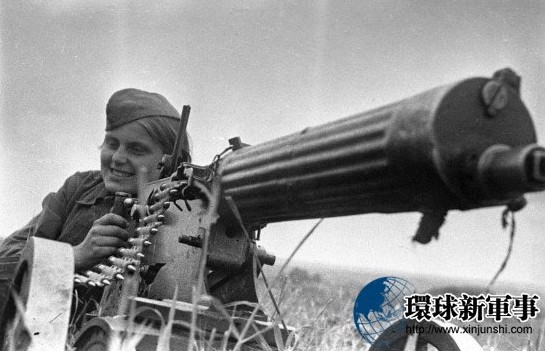 苏联劳改营曾频传异国恋情　1945年8月8日，苏联对日本宣战，一周后，日本无条件投降，二战以法西斯轴心国的失败告终。然而，连年的战争也让苏联失去了千千万万精壮男性公民，苏联男女性别比例严重失调。本文讲述的便是这一背景下，在苏联国土上发生的异国情恋故事。