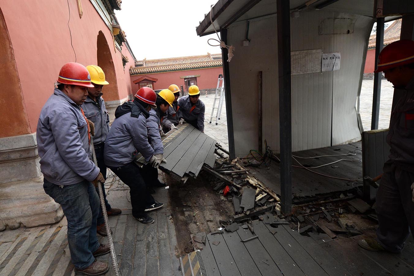 2014年1月6日，除国家法定节假日和暑期外，故宫首次实行周一全天闭馆措施。