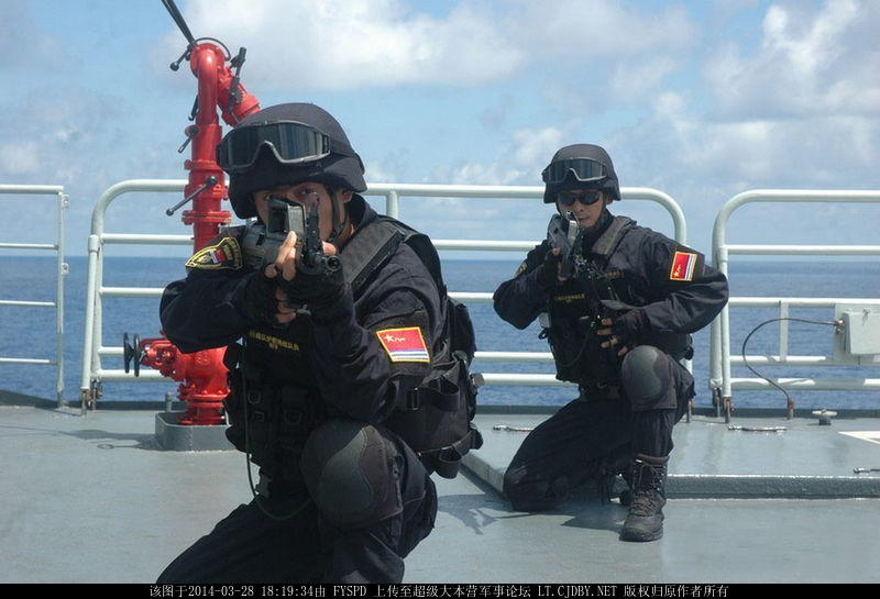 中国海军陆战队护航特战队员。