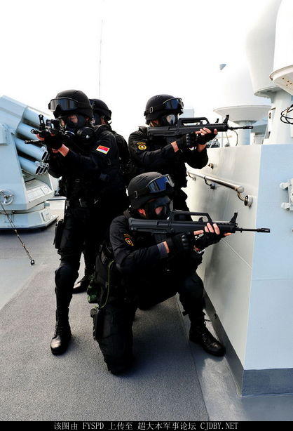 中国海军陆战队护航特战队员。