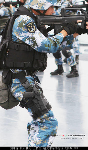 CD 7910 92式手枪腿部枪套。