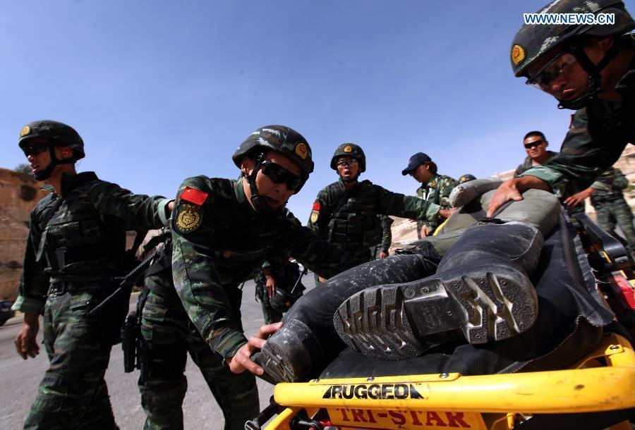 中国精英特战队员参赛中。