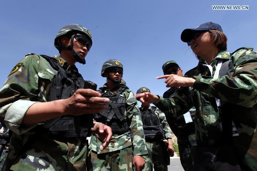 中国精英特战队员参赛中。