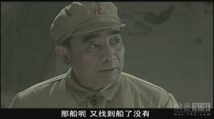 天亮后，国民党战斗机群又飞临金门上空，开始轮番俯冲，以机枪和火箭向解放军阵地猛烈扫射攻击。另有数架则飞到海边，向解放军残存的赖以接运援军的船只投掷汽油弹，引起熊熊烈火，足有几十米高，将全部船只烧得一干二净，战况之惨烈，急得对岸指挥所团团转。