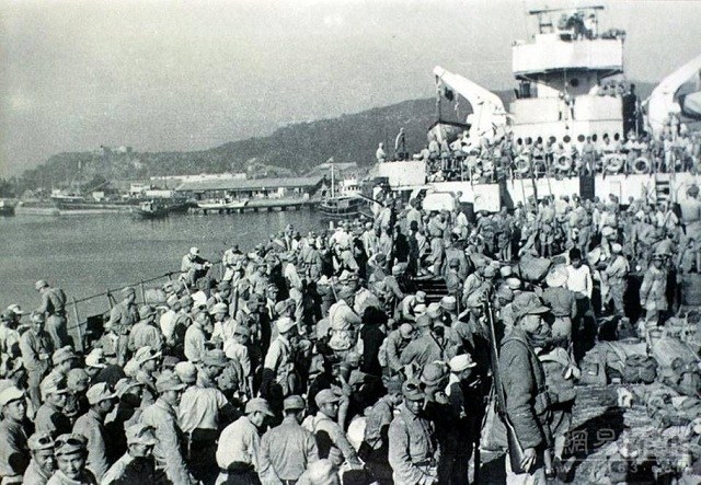 1952年，解放军被俘的三千余人被分批遣返大陆，回来后一律被开除党籍、军籍，遣返老家种地。一部分人被定性为叛徒而遭判刑，“文革”中更是饱受折磨，纵是做农民也不能幸免。用他们自己的话说就是：“苦战三天，受苦三十年。”