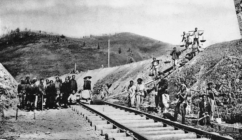 1900年4月，中东铁路千余公里的路基和大部分铺轨工程已经完工，中东铁路支线除中段二百余公里外，也已竣工。至此，沙俄几乎完全控制了我国东北地区的交通命脉，为战时运送兵员和军需物资创造了条件。