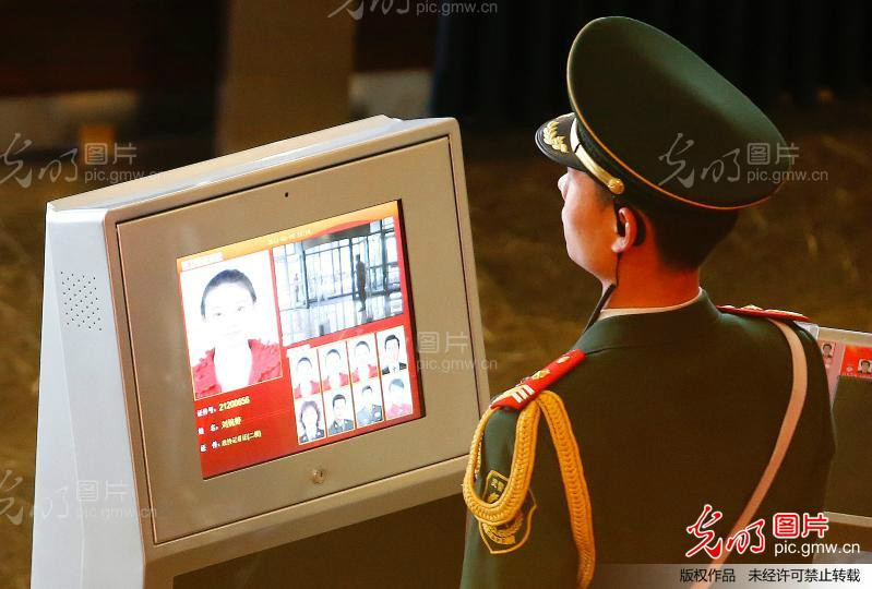 先进的门检系统：只认证不认人，一切伪造在这都是行不通的。