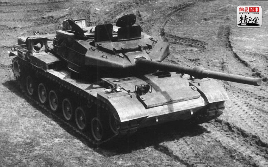 图为WZ-1224坦克技术验证车。为了尽快赶上世界各国第三代主战坦克的步伐，我国加紧了第三代主战坦克的研制。而对于三代坦克是使用西方坦克设计还是苏式传统风格，内部产生了讨论。