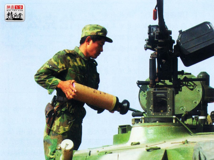 99二期改型125毫米穿甲弹弹芯长径比达到了30比1。其单芯长度达到了740毫米，根据1毫米弹芯可以穿透1至1.1毫米的北约重型靶板计算，其穿甲能力至少达到了750毫米。三期弹改用更加强大新型材料和设计，其最大穿甲能力达到约950至990毫米之间。