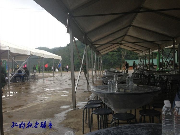 今天佤邦军419旅在这里举行阅兵式。