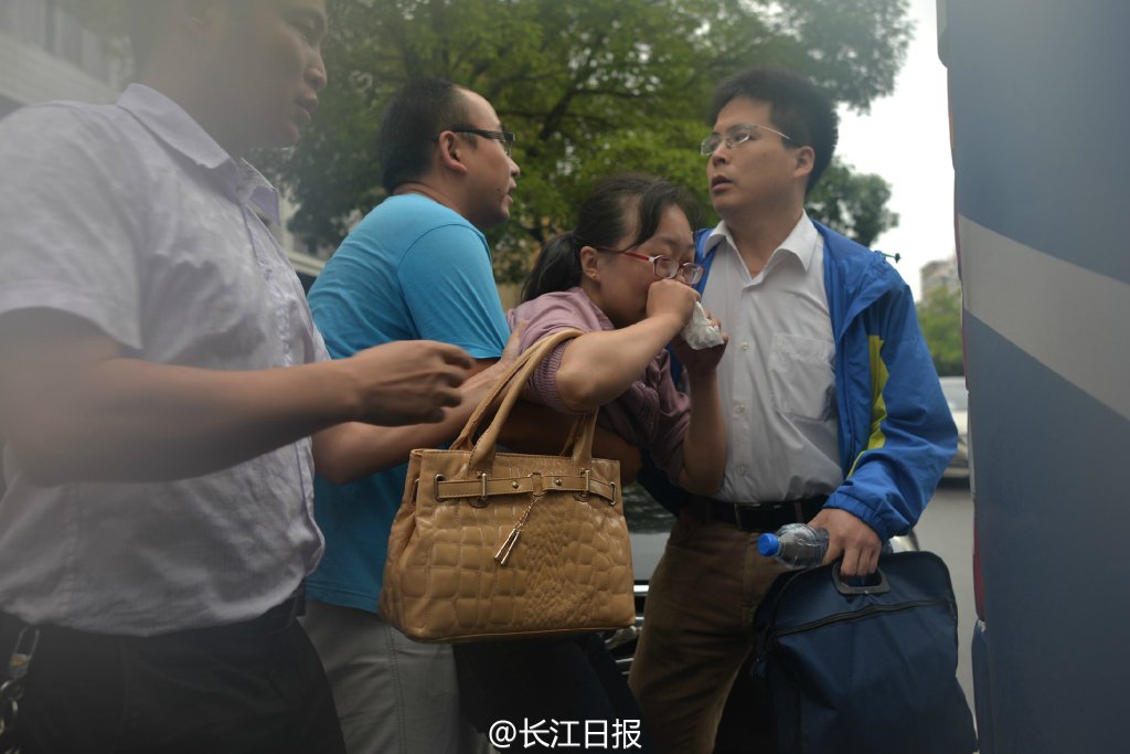 沉船最后时刻 多亏老伴帮一把_手机网易网