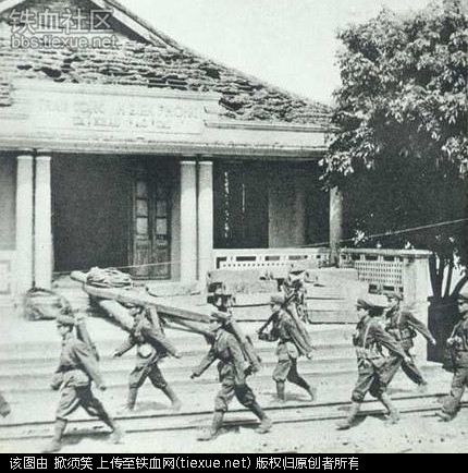 通过老街火车站。