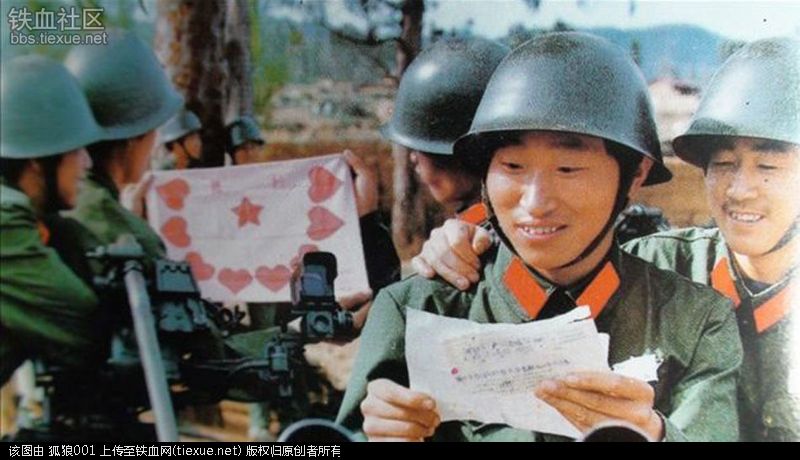 1984年4月28日，昆明军区（后并入成都军区）第14军40师、41师，11军31师分别对老山，者阴山一线越军发起进攻，经过18天的血战，边防部队收复老山、者阴山。胜利是值得喜悦的，但战争却也总是要伴随着战士的受伤或牺牲。所以，在那些留给后人的影像中，温情画面就显得尤为难得。