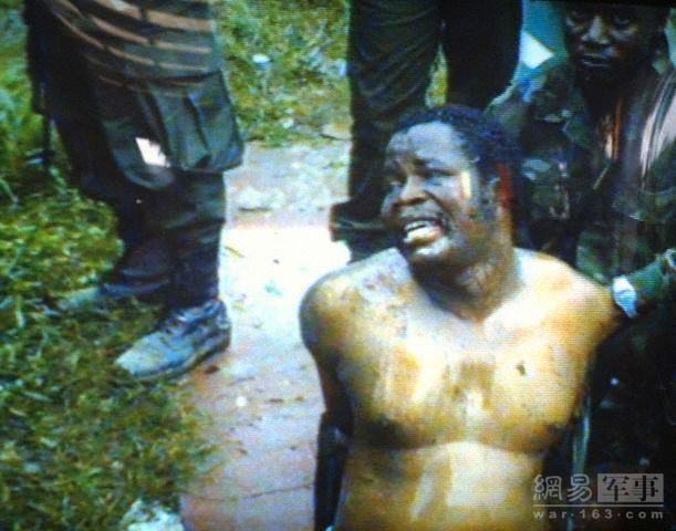 塞缪尔·卡尼翁·多伊1980年4月12日带领十余个人发动军事政变夺取政权。