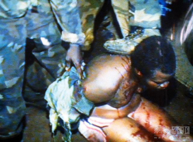 1951年，多伊生于大吉达州图宗镇。他是克兰族人。早年在理查森浸礼会初级中学读书。1969年入伍，在蒙特塞拉多州杜伯曼军事训练营受训。1970年完成基本军事训练课程后，先后派到希夫林军营和蒙罗维亚的巴克利训练中心第三营。