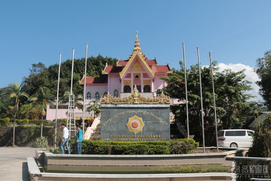 接下来我们参观了“禁毒展览馆”