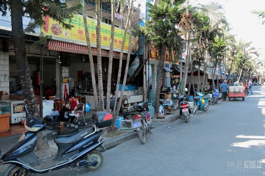 我们是13：15进入缅甸的，15：30离开缅甸回到了国境之内，先后在缅甸只停留了2个多小时。