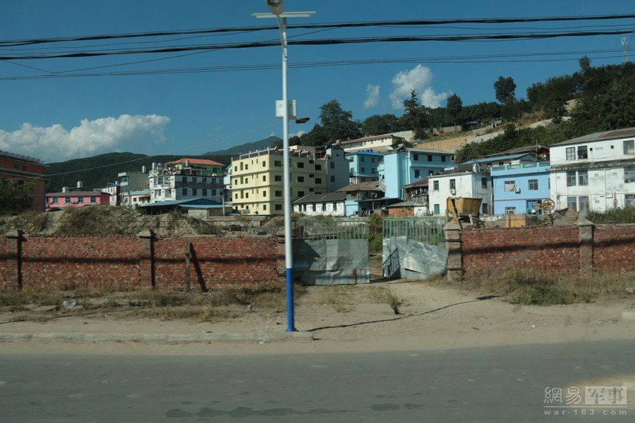 我们是13：15进入缅甸的，15：30离开缅甸回到了国境之内，先后在缅甸只停留了2个多小时。