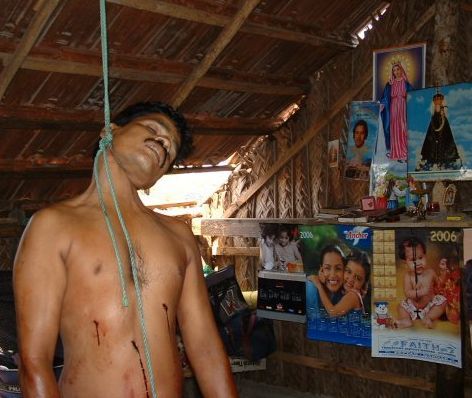 斯里兰卡内战，是斯里兰卡反政府武装泰米尔猛虎组织和斯里兰卡政府之间的战争，1983年7月，斯里兰卡泰米尔伊拉姆猛虎解放组织（猛虎组织）成员在北部的贾夫纳半岛打死13名政府军士兵，斯里兰卡首都科伦坡随即爆发针对泰米尔族人的大规模暴力冲突，从而引发斯里兰卡内战。2009年斯里兰卡反政府武装泰米尔猛虎组织最高领导人5月18日在北部地区被政府军打死，持续近30年的斯里兰卡内战就此告一段落。联合国称这场内战造成8万-10万人丧生。