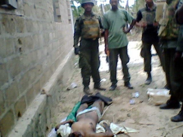 斯里兰卡内战，是斯里兰卡反政府武装泰米尔猛虎组织和斯里兰卡政府之间的战争，1983年7月，斯里兰卡泰米尔伊拉姆猛虎解放组织（猛虎组织）成员在北部的贾夫纳半岛打死13名政府军士兵，斯里兰卡首都科伦坡随即爆发针对泰米尔族人的大规模暴力冲突，从而引发斯里兰卡内战。2009年斯里兰卡反政府武装泰米尔猛虎组织最高领导人5月18日在北部地区被政府军打死，持续近30年的斯里兰卡内战就此告一段落。联合国称这场内战造成8万-10万人丧生。