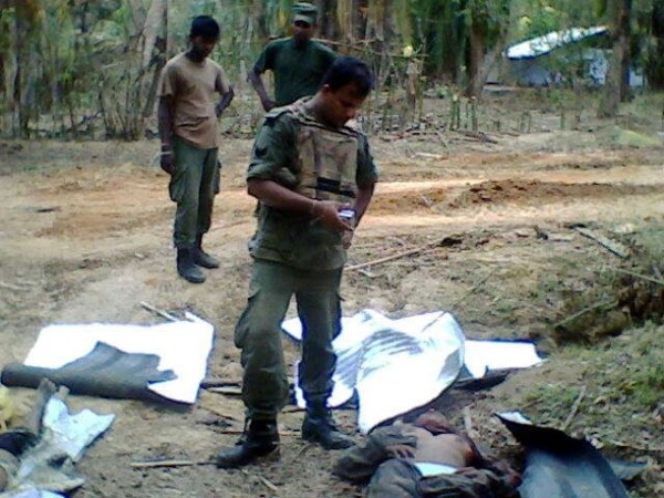 斯里兰卡内战，是斯里兰卡反政府武装泰米尔猛虎组织和斯里兰卡政府之间的战争，1983年7月，斯里兰卡泰米尔伊拉姆猛虎解放组织（猛虎组织）成员在北部的贾夫纳半岛打死13名政府军士兵，斯里兰卡首都科伦坡随即爆发针对泰米尔族人的大规模暴力冲突，从而引发斯里兰卡内战。2009年斯里兰卡反政府武装泰米尔猛虎组织最高领导人5月18日在北部地区被政府军打死，持续近30年的斯里兰卡内战就此告一段落。联合国称这场内战造成8万-10万人丧生。