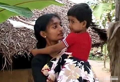 据称这位妇女是被强奸杀害的电视主持人　　　斯里兰卡内战，是斯里兰卡反政府武装泰米尔猛虎组织和斯里兰卡政府之间的战争，1983年7月，斯里兰卡泰米尔伊拉姆猛虎解放组织（猛虎组织）成员在北部的贾夫纳半岛打死13名政府军士兵，斯里兰卡首都科伦坡随即爆发针对泰米尔族人的大规模暴力冲突，从而引发斯里兰卡内战。2009年斯里兰卡反政府武装泰米尔猛虎组织最高领导人5月18日在北部地区被政府军打死，持续近30年的斯里兰卡内战就此告一段落。联合国称这场内战造成8万-10万人丧生。