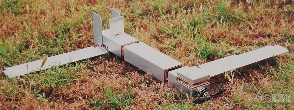 “Z字形”折叠飞机。