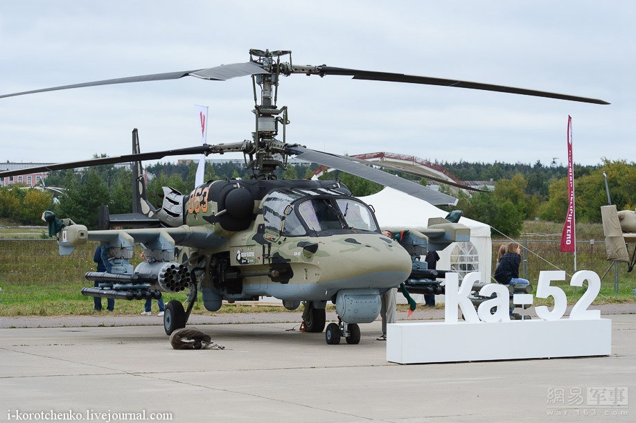 再来看俄罗斯的军用直升机。首先是卡-52武装直升机。