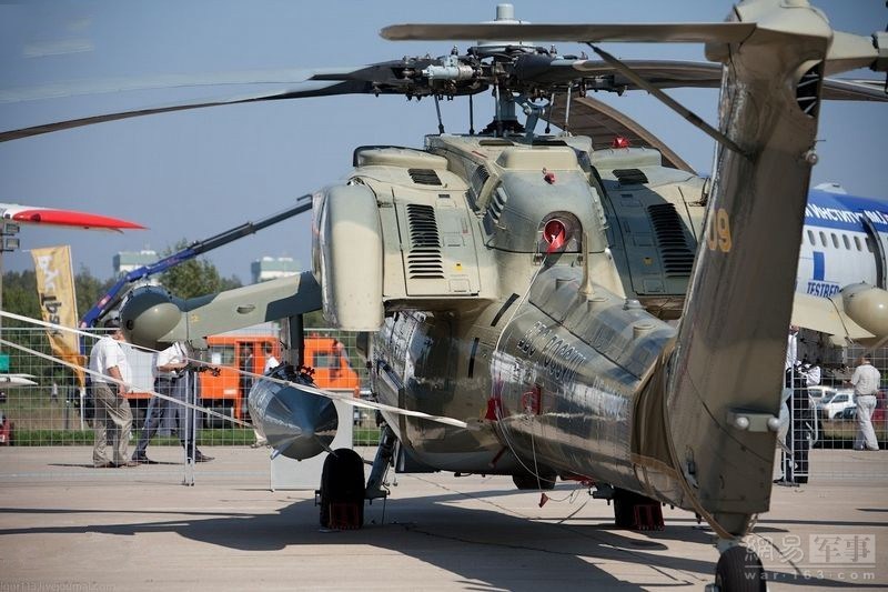 图为：米-28N攻击直升机后视图。