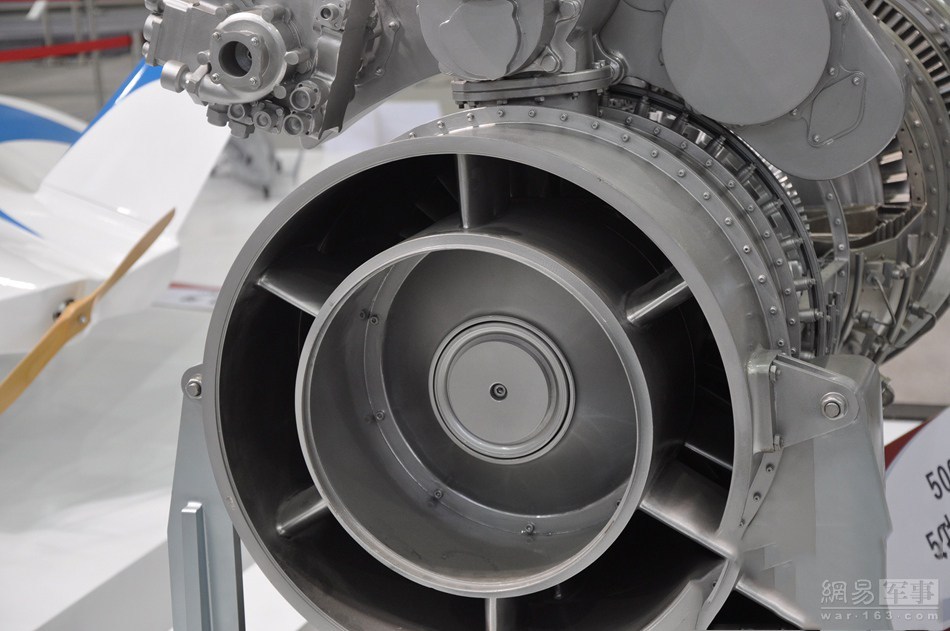 图为：中国5000千瓦级涡轴发动机细节照。