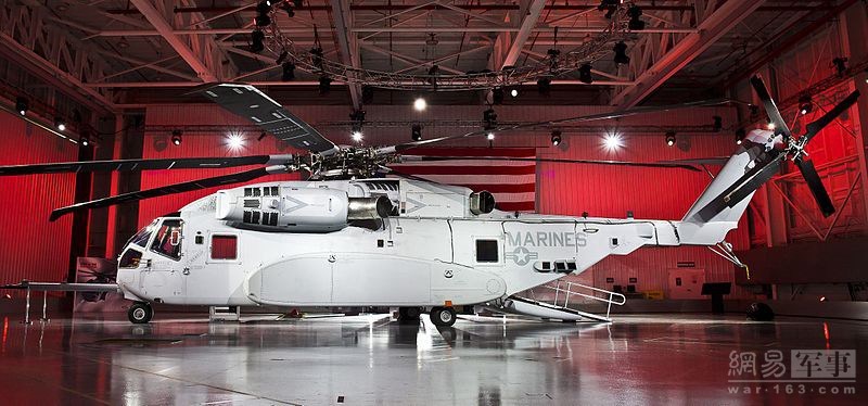 CH-53运输直升机是美国西科斯基公司研制的军民两用双发重型运输直升机，也用于反潜和救援，绰号“海上种马”。CH-53“海上种马”中型运输直升机是美海军直升机部队的重要组成部分，承担大量的两栖运输任务，常被布置在海军的两栖攻击舰上，是美海军陆战队由舰到陆的主要突击力量之一 。