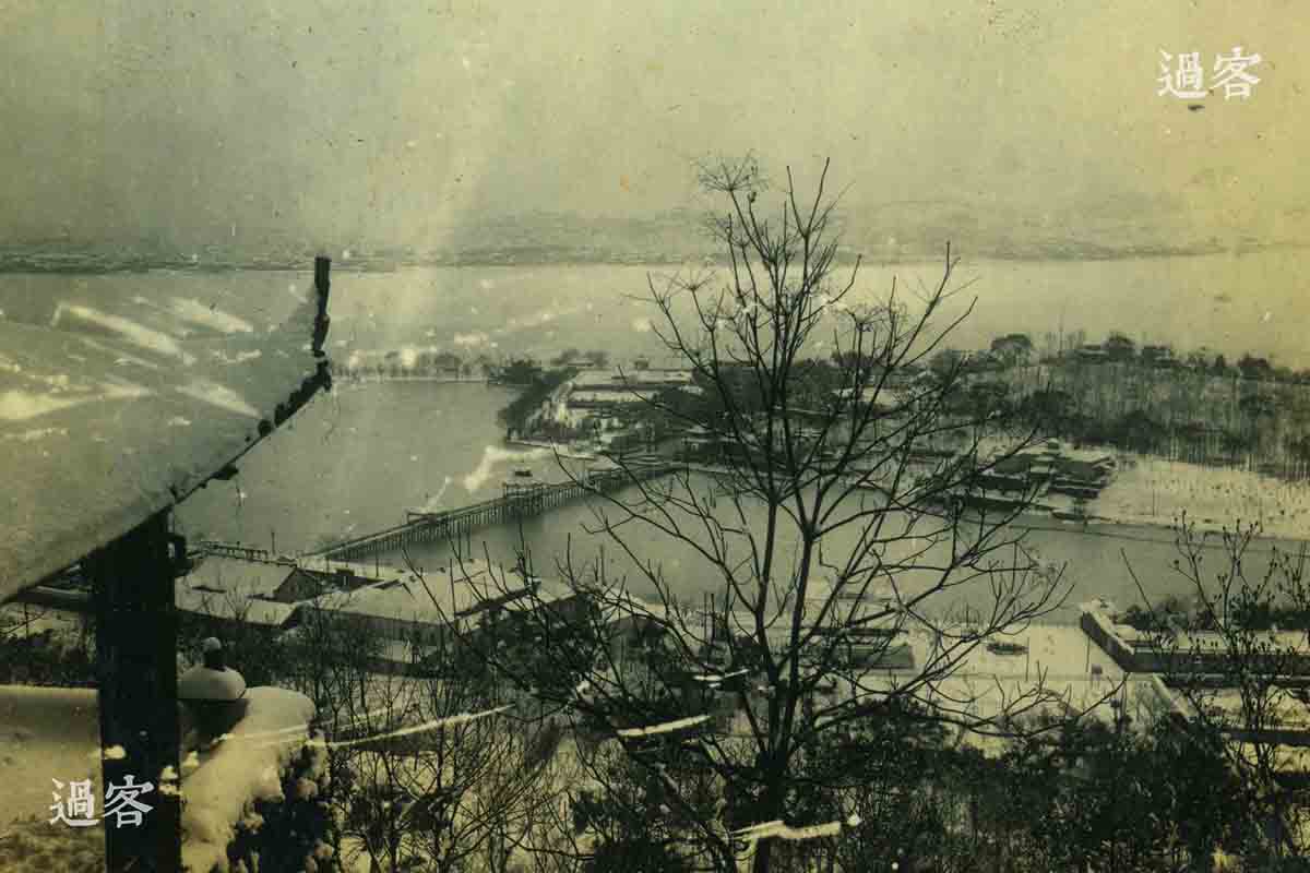 从军记者拍摄的西湖岸边的杭州雪景。（来源：网易新媒体）