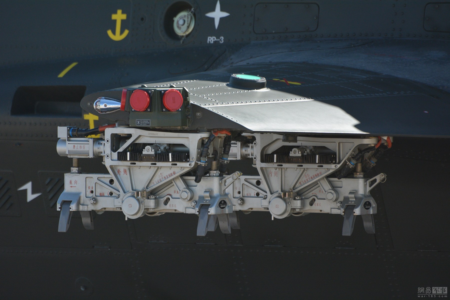 武直-10挂架特写。