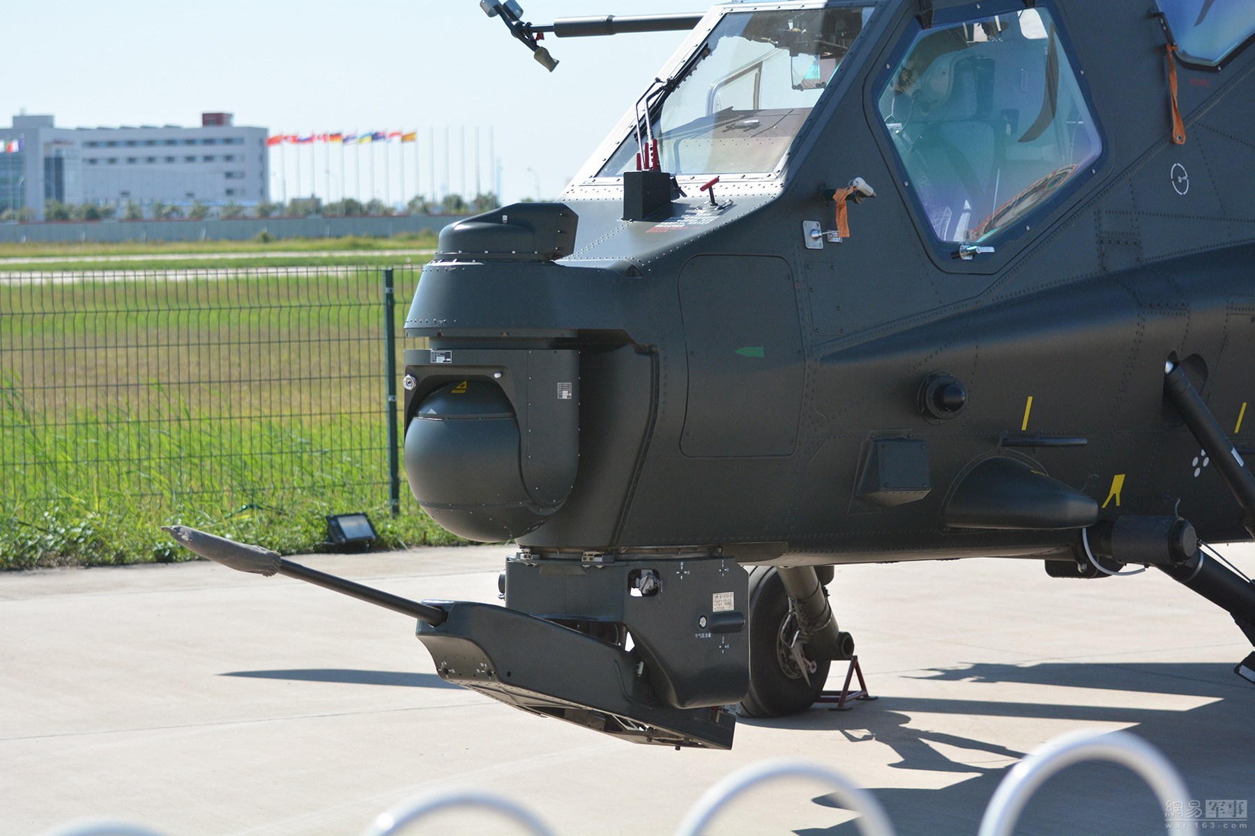 武直-10机头特写。