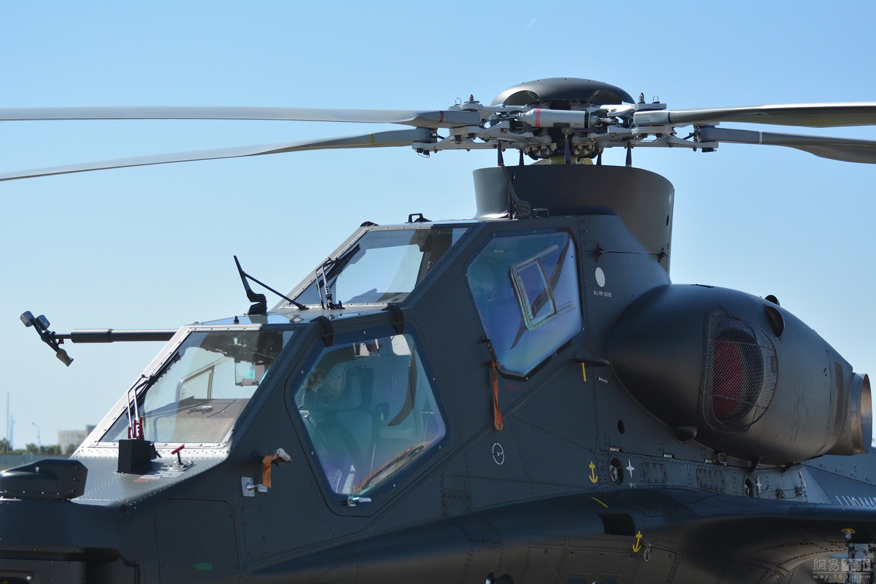 武直-10上部特写。