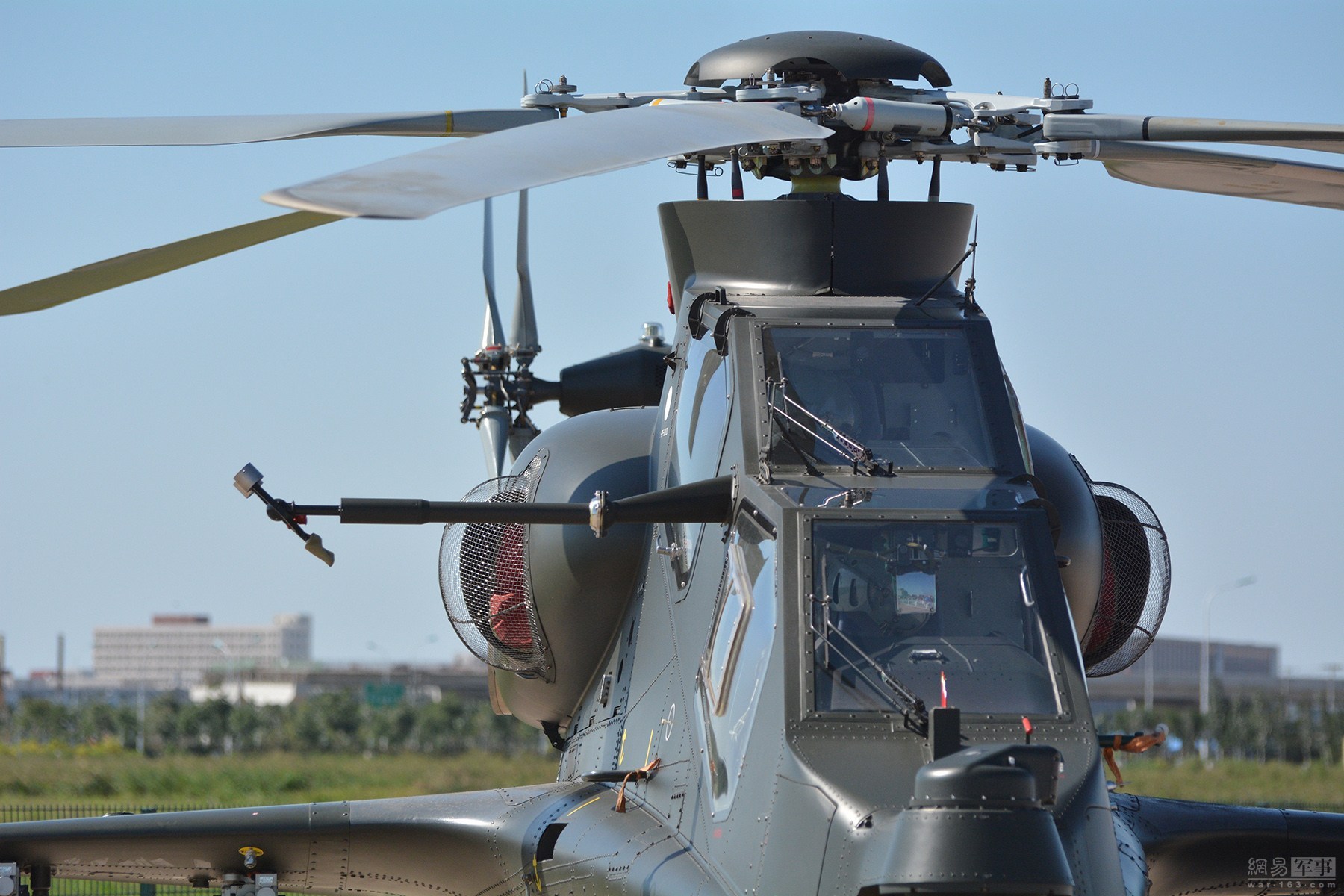武直-10驾驶舱。