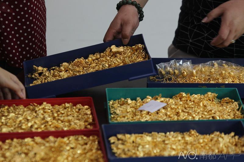 梦境警示，珠宝店爆炸之谜——解读捡金子背后的深层含义